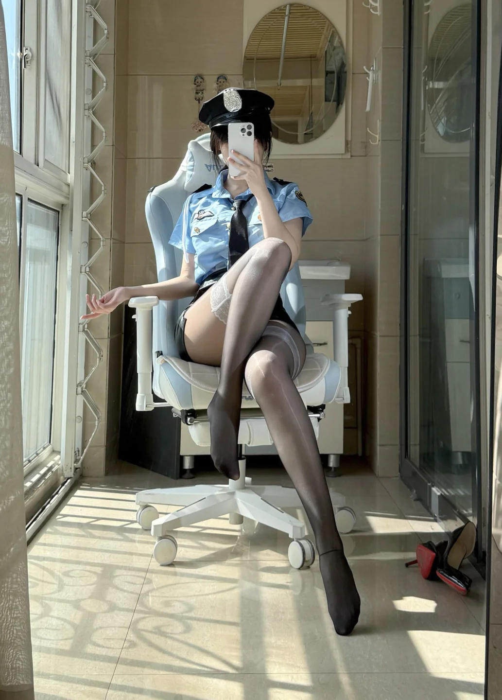 不可爱羚 - 高价定制 女警制服 [48P,8V-1.04GB] tg@simisebaisi 【丝足阁】008.webp